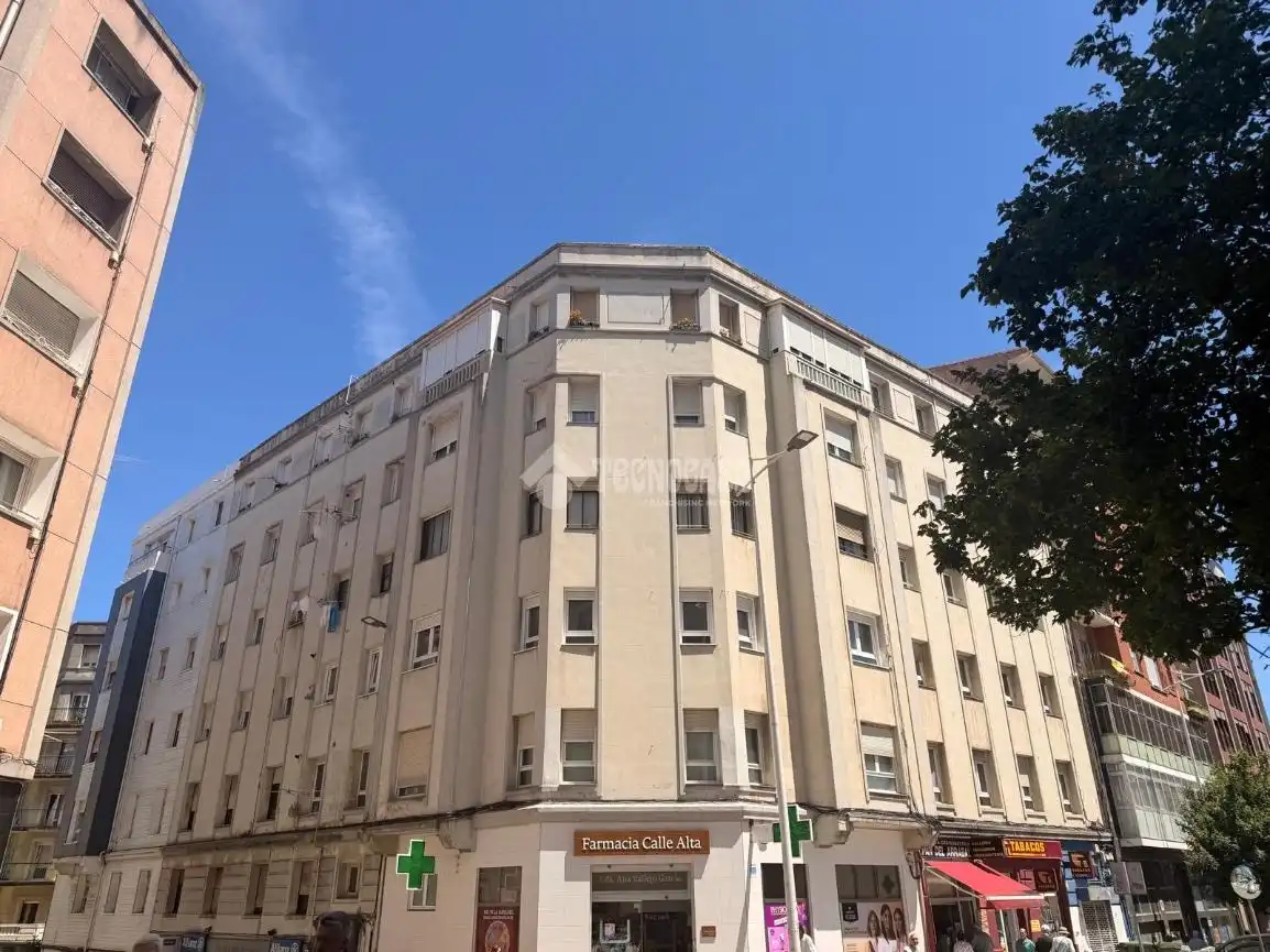 Piso con ascensor en venta en C. Eulalio Ferrer