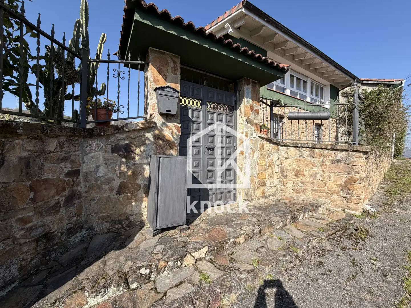 Vista exterior de Casa o xalet en venda en Langreo amb Calefacció, Terrassa i Traster