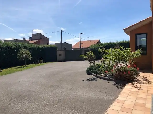 Parking de Casa o chalet en venta en Llanera con Calefacción, Jardín privado y Parquet