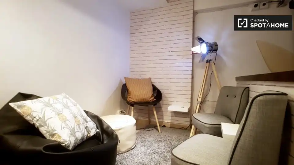 Room in Sant Pere, Sta. Caterina i la Ribera