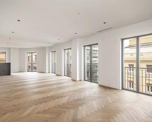 Living room of Flat to rent in  Madrid Capital  with Air Conditioner, Heating and Terrace