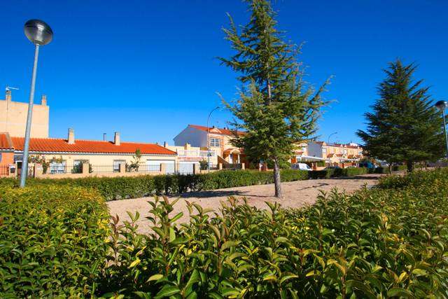 Casa adosada en Venta en Calle Rafael Requena, 10 en La Gineta