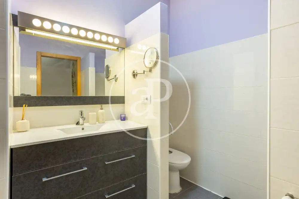 Badezimmer von Wohnung zur Miete in Valencia mit Klimaanlage, Heizung und Möbliert