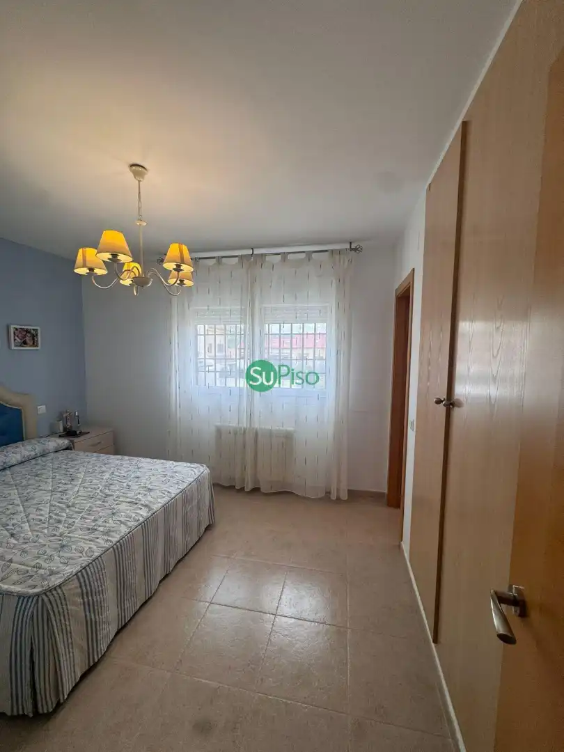 Dormitori de Casa adosada en venda en Illescas amb Calefacció, Jardí privat i Piscina