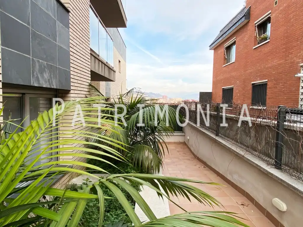Vista exterior de Piso en venta en Barcelona