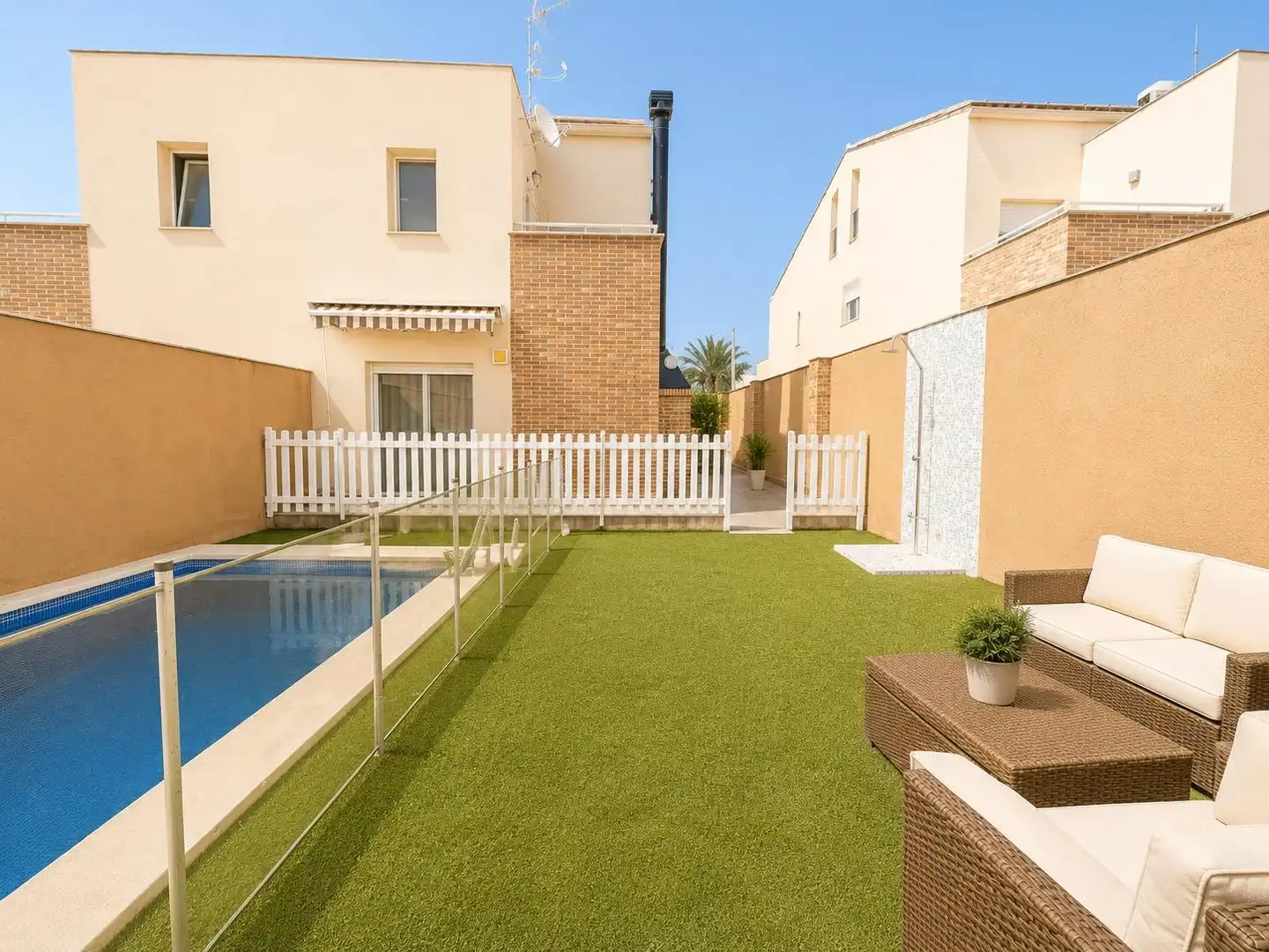 Terrasse von Einfamilien-Reihenhaus zum Verkauf in Enguera mit Klimaanlage, Heizung und Terrasse