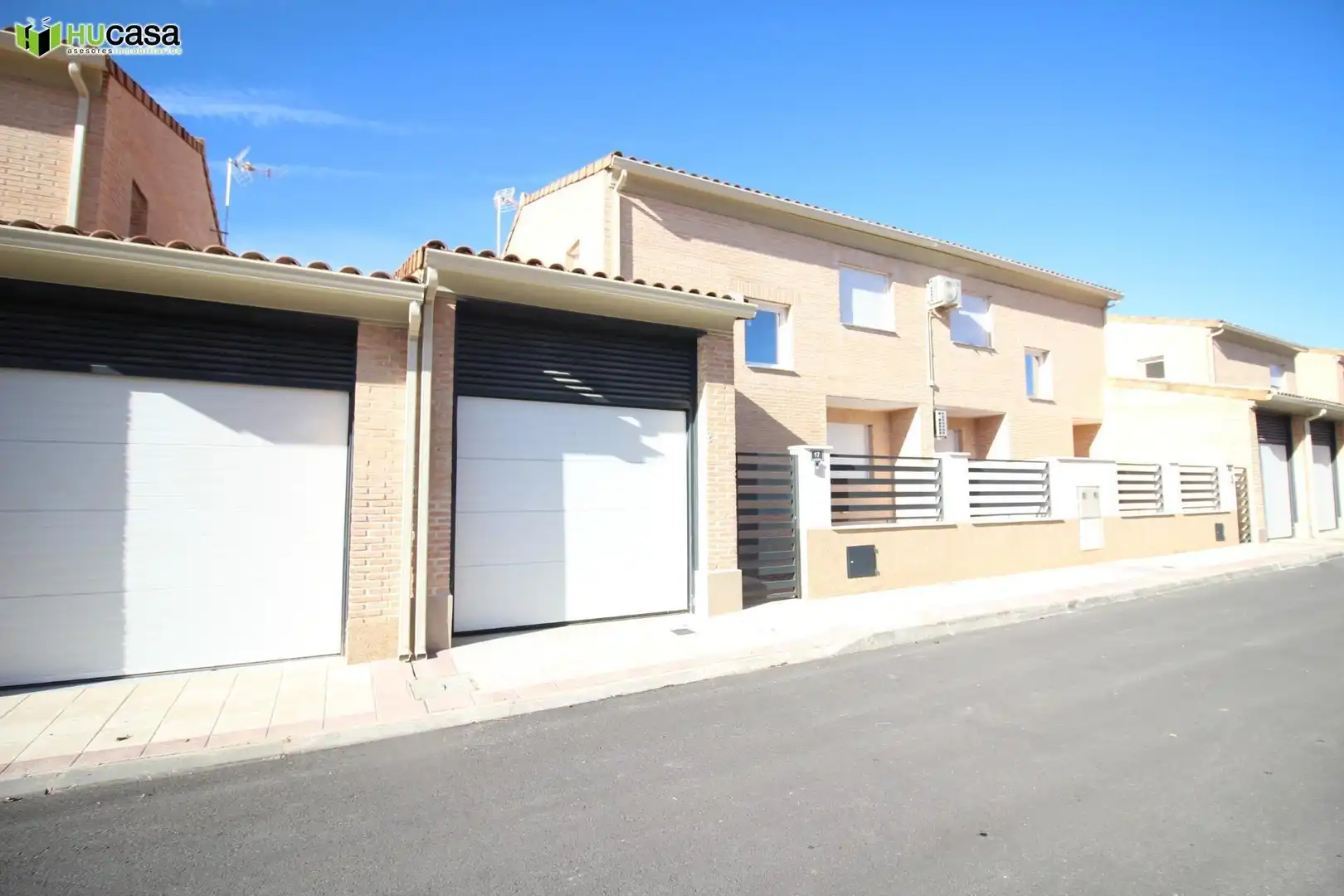 Vista exterior de Casa adosada en venta en Polán con Jardín privado y Trastero
