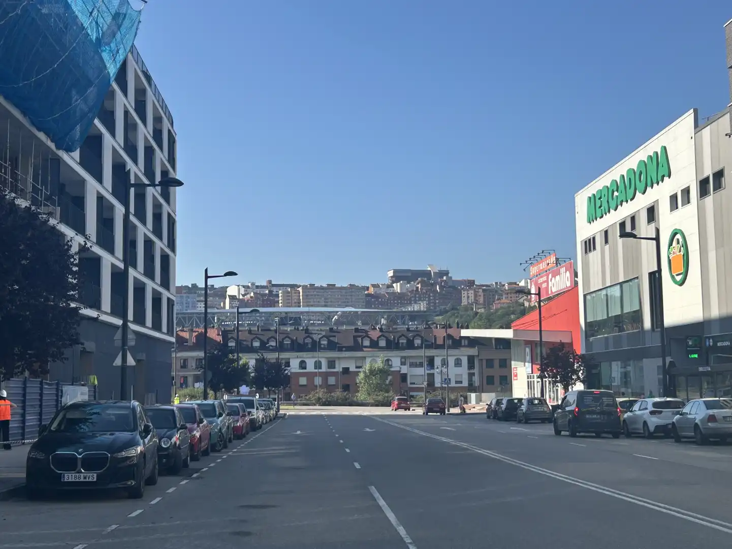 Vista exterior de Local en venta en Oviedo 
