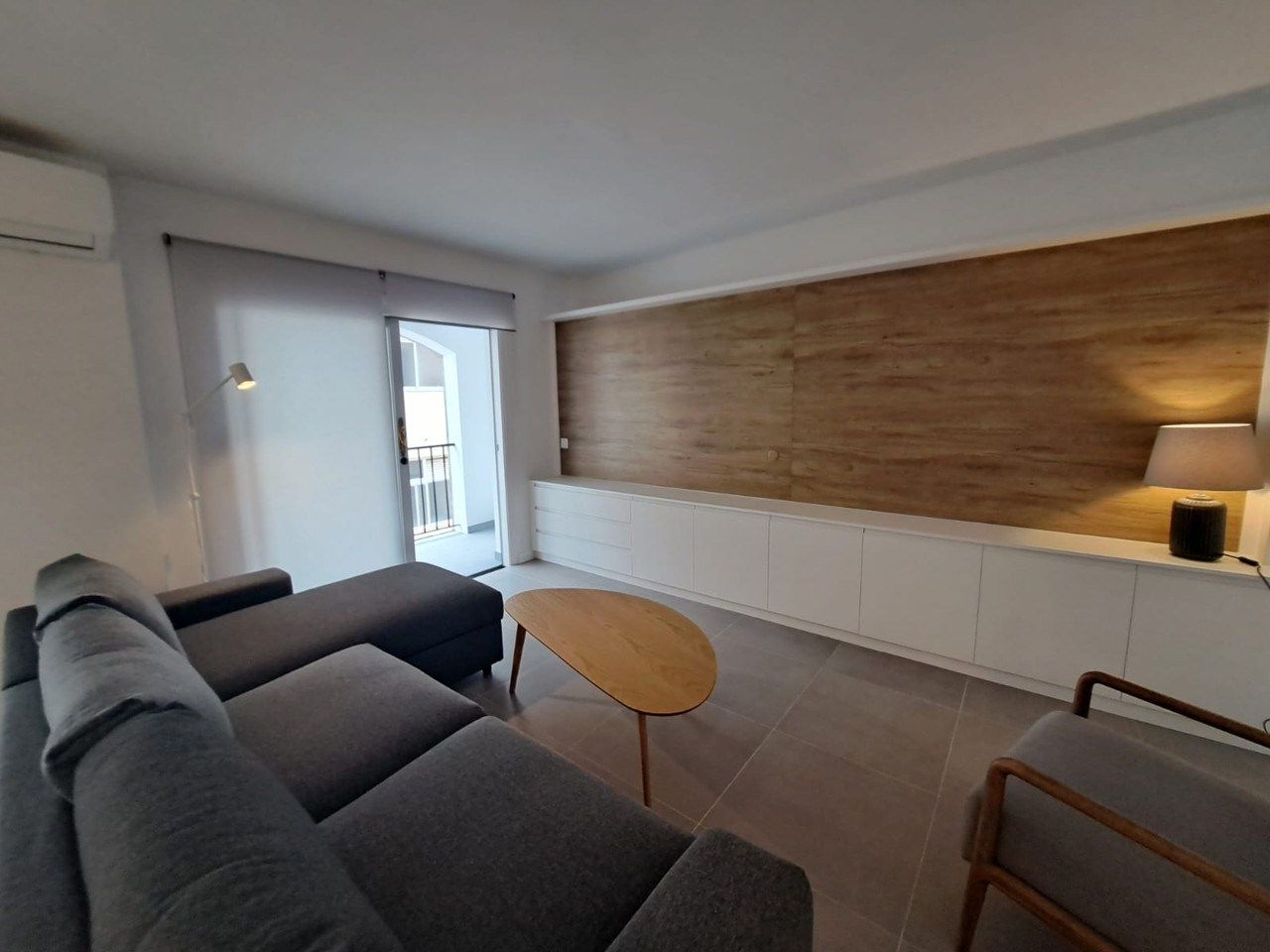 Sala d'estar de Pis de lloguer en Marbella amb Aire condicionat, Terrassa i Moblat