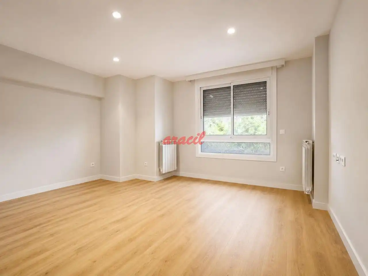 Dormitori de Apartament en venda en Ourense Capital  amb Calefacció i Balcó