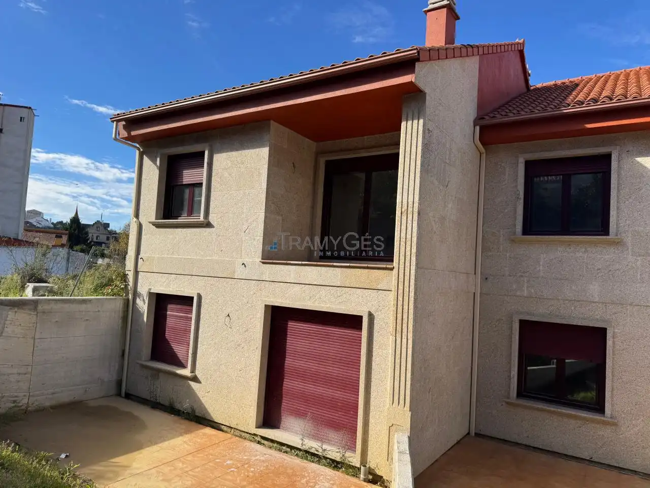 Vista exterior de Casa adosada en venta en Vigo  con Calefacción, Jardín privado y Terraza