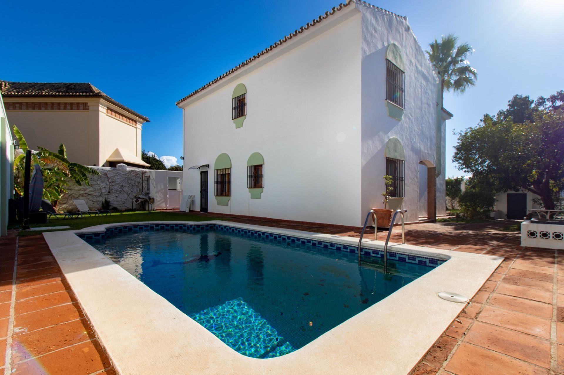 Piscina de Casa o xalet en venda en Marbella amb Aire condicionat, Jardí privat i Terrassa