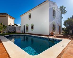 Swimming pool of House or chalet for sale in Marbella  with Air Conditioner, Private garden and Terrace