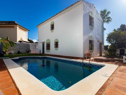 Swimming pool of House or chalet for sale in Marbella  with Air Conditioner, Private garden and Terrace