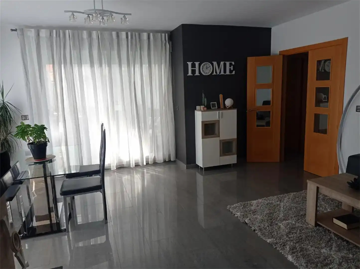 Sala d'estar de Casa adosada en venda en Alfarnate amb Jardí privat, Traster i Moblat