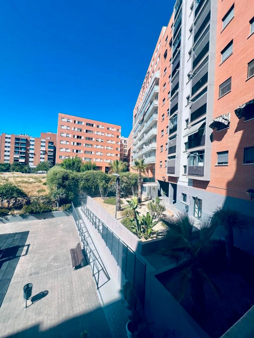 Vista exterior de Pis en venda en Alicante / Alacant amb Aire condicionat, Calefacció i Jardí privat