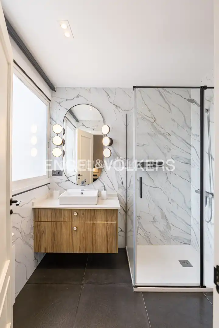 Bathroom of Flat for rent in Madrid  with Air Conditioner, Heating and Storage room