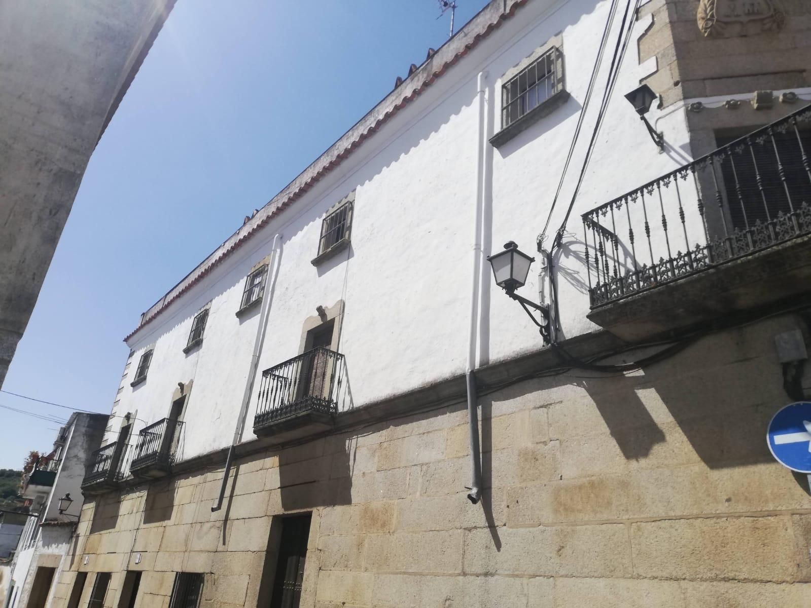 Vista exterior de Casa o xalet en venda en Alcuéscar amb Aire condicionat, Calefacció i Jardí privat