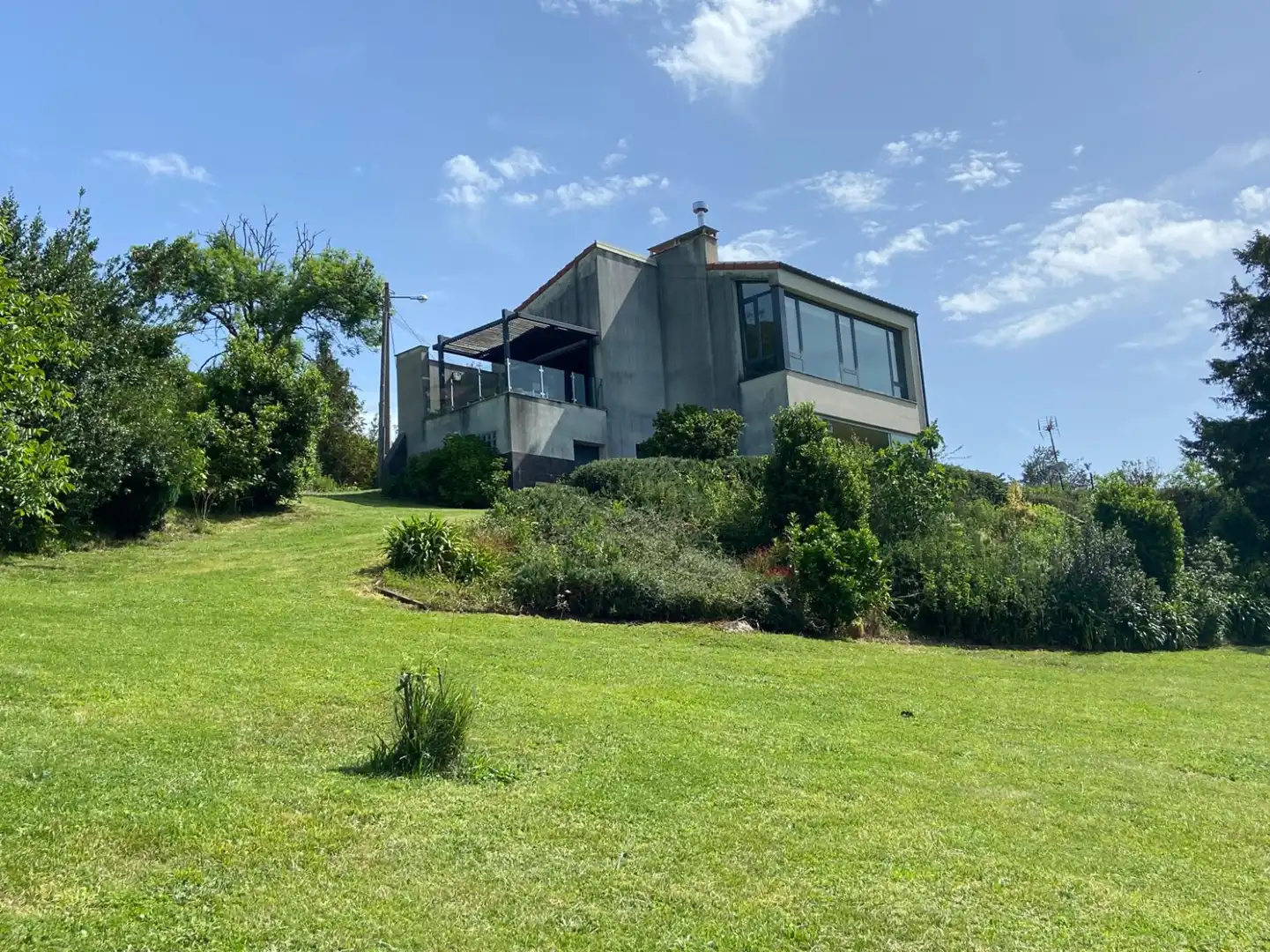 Vista exterior de Casa o xalet en venda en Sariego amb Calefacció, Terrassa i Traster