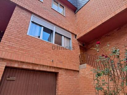 Vista exterior de Casa o xalet en venda en  Teruel Capital amb Calefacció, Jardí privat i Terrassa