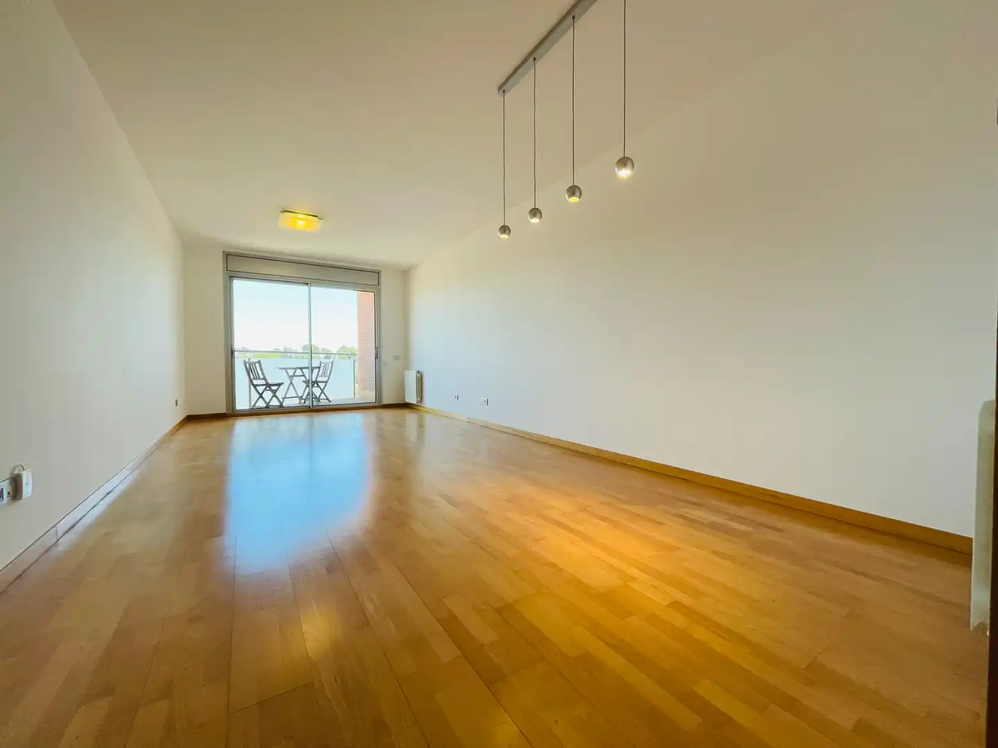 Sala d'estar de Pis de lloguer en Corbera de Llobregat amb Aire condicionat, Calefacció i Parquet