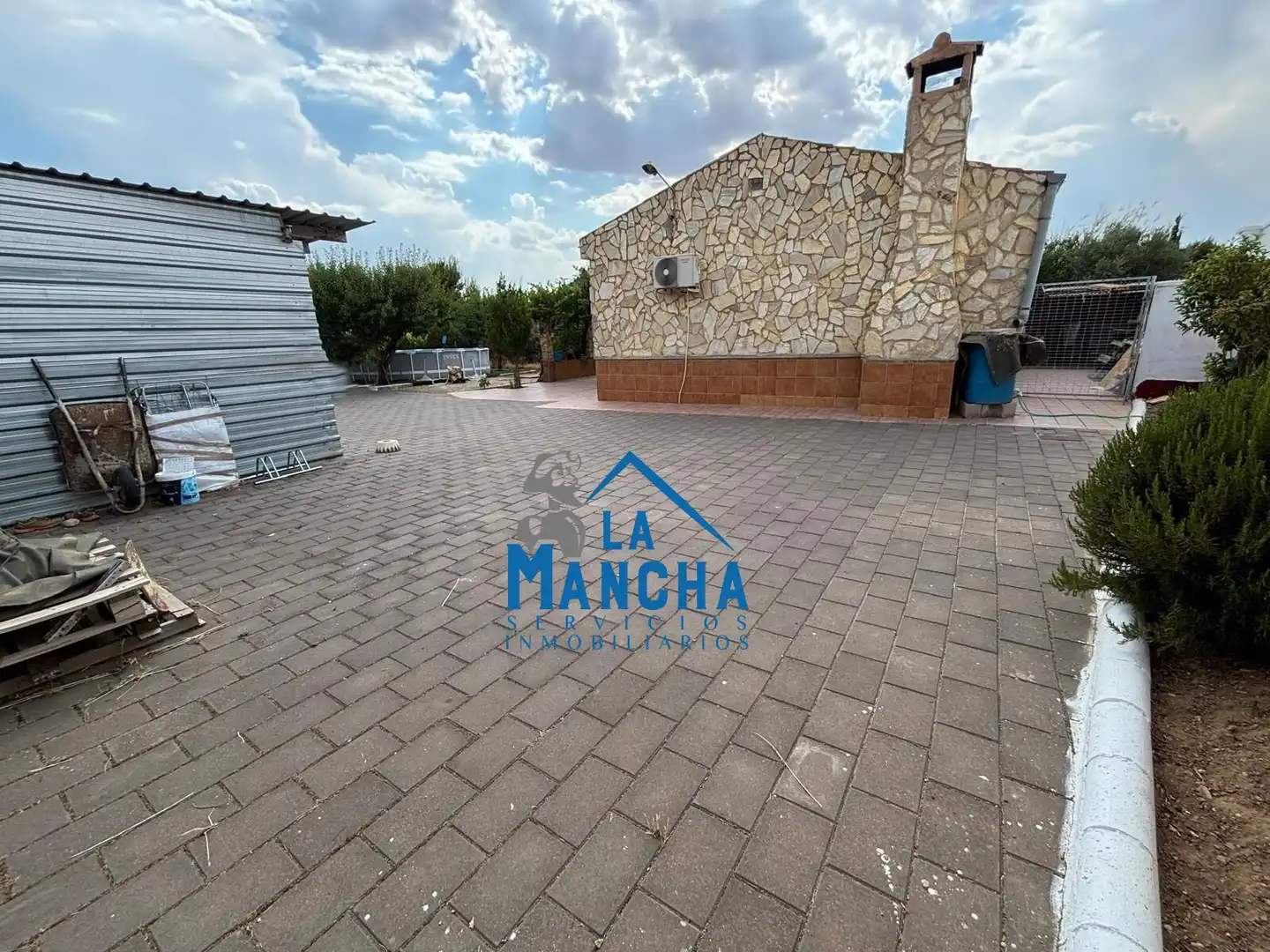 Vista exterior de Casa o xalet en venda en Albacete amb Aire condicionat, Jardí privat i Traster