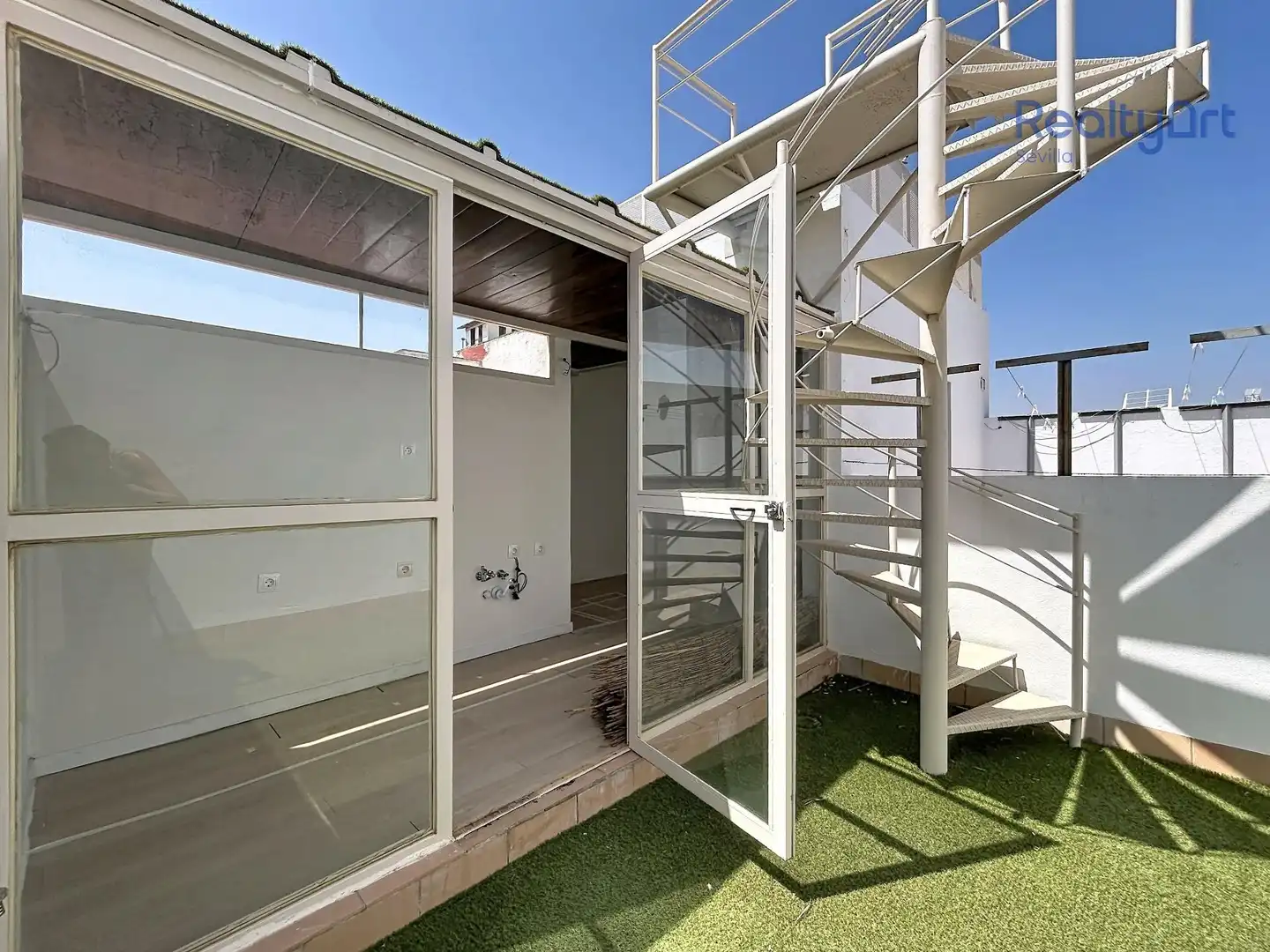Vista exterior de Dúplex en venda en Sevilla amb Aire condicionat, Calefacció i Terrassa