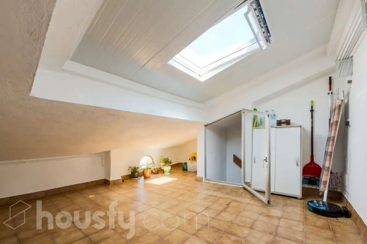 Houses for sale in Santa Coloma de Gramenet  with Air Conditioner, Heating and Private garden