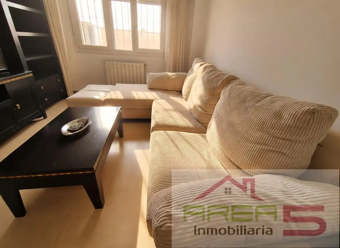 Sala d'estar de Casa adosada de lloguer en Mérida amb Aire condicionat, Calefacció i Parquet
