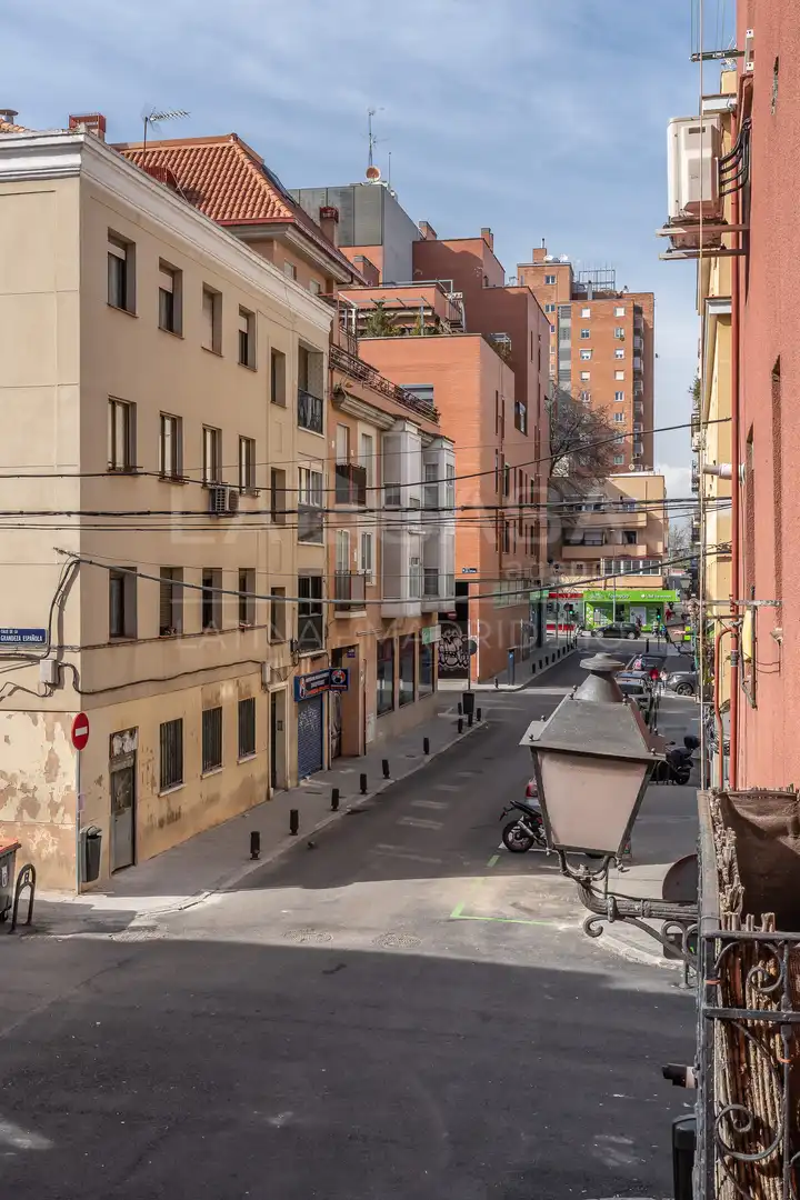 Vista exterior de Piso en venta en Madrid con Calefacción y Balcón