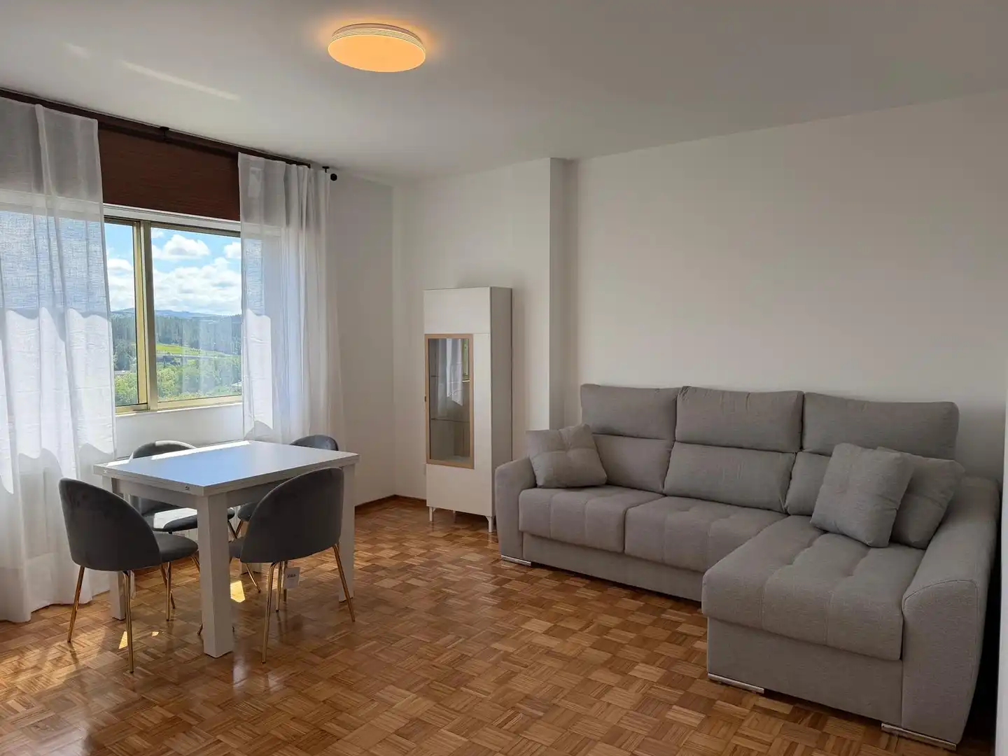 Living room of Flat for rent in Lugo  with Heating, Parquet flooring and Furnished