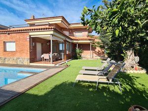 Vista exterior de Casa o chalet en venta en La Pobla de Montornès   con Aire acondicionado, Calefacción y Jardín privado