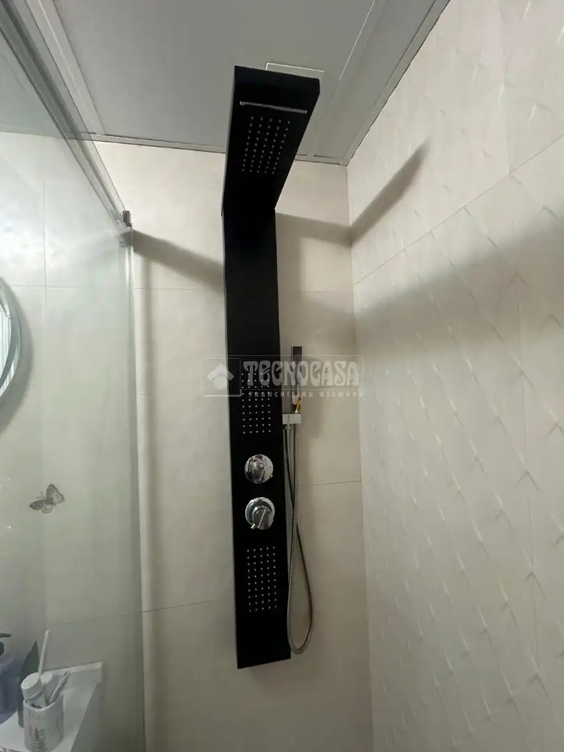 Bathroom of Flat for sale in Sevilla  with Air Conditioner, Heating and Furnished