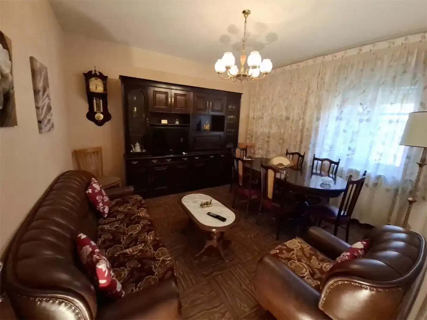Sala de estar de Piso en venta en Bustillo del Páramo con Parquet, Trastero y Amueblado