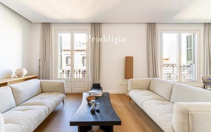 Living room of Flat for sale in  Barcelona Capital  with Air Conditioner, Heating and Terrace