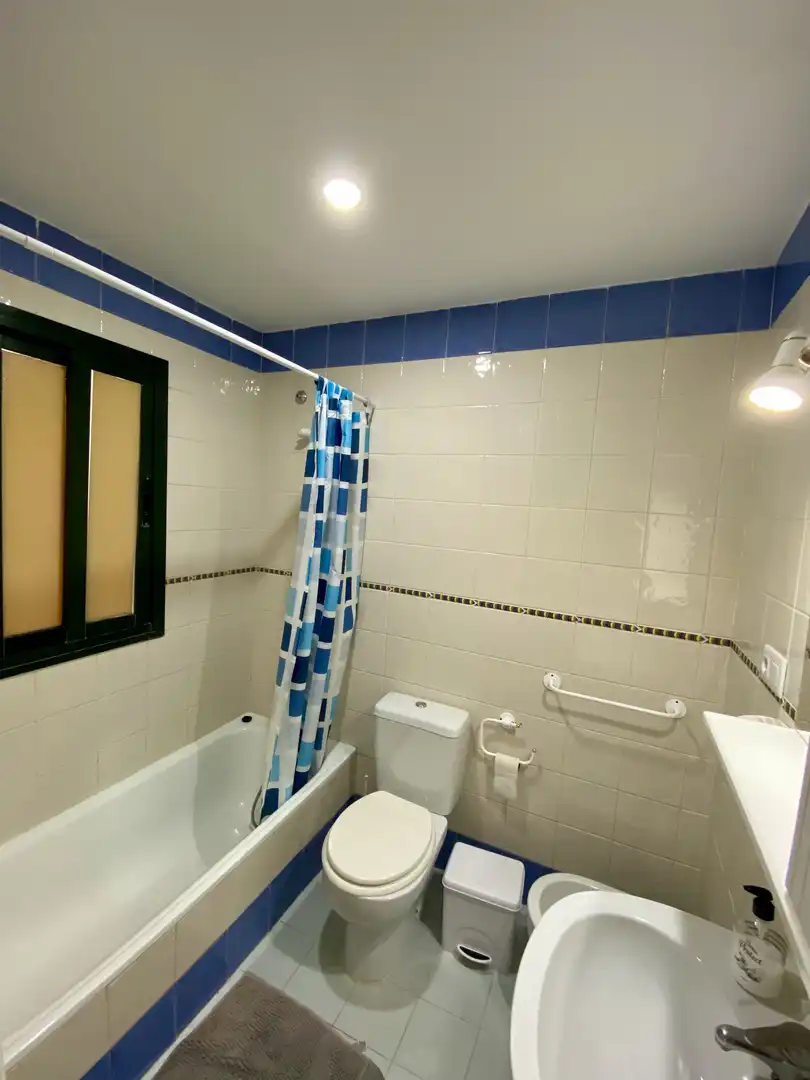 Badezimmer von Erdgeschoss zum Verkauf in Zahara de los Atunes mit Abstellraum