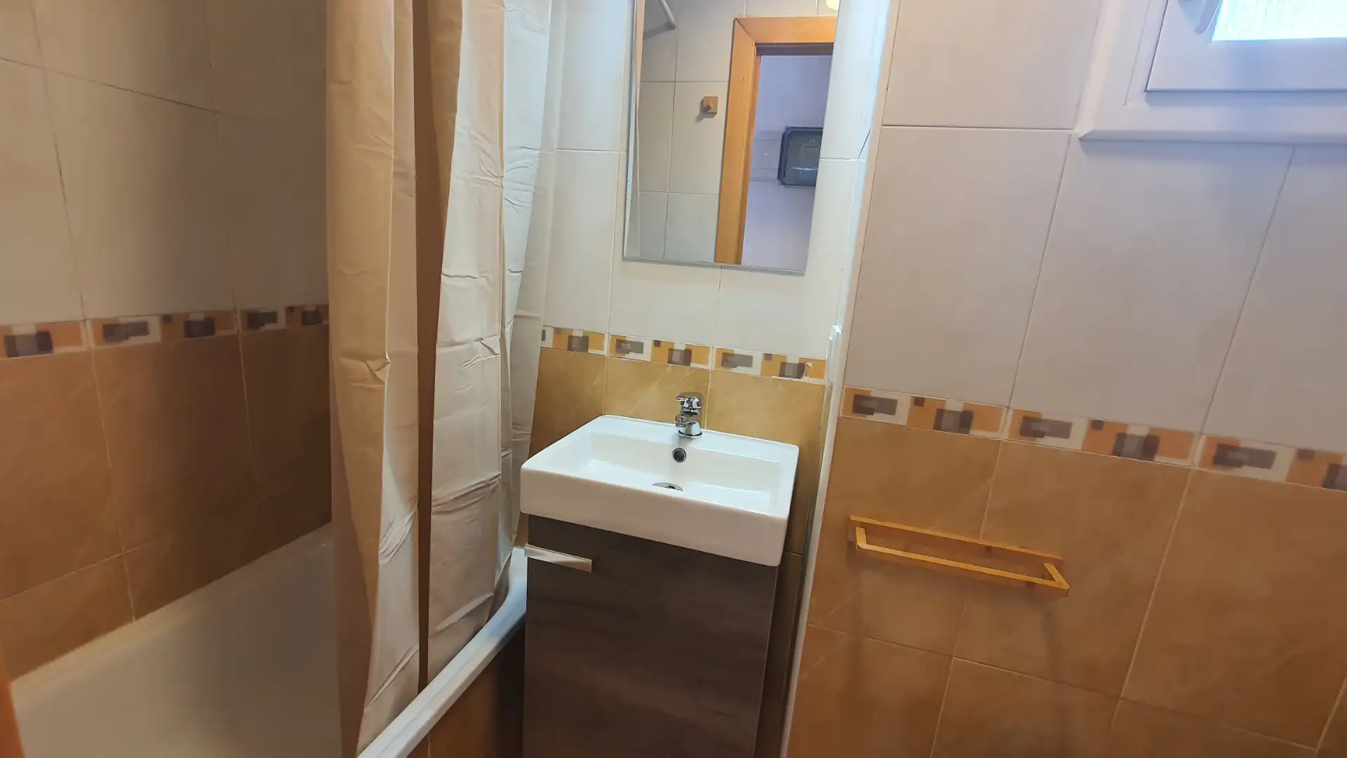 Baño de Ático en venta en L'Hospitalet de Llobregat con Aire acondicionado, Calefacción y Terraza