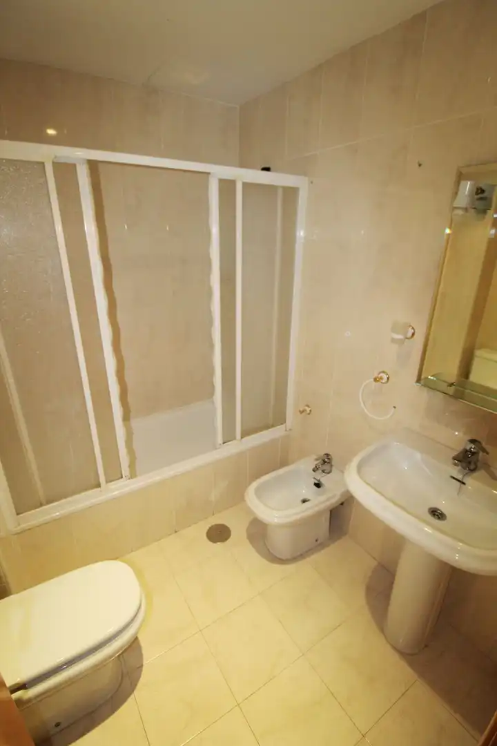 Bathroom of Flat for rent in Ciudad Real  with Air Conditioner, Heating and Terrace