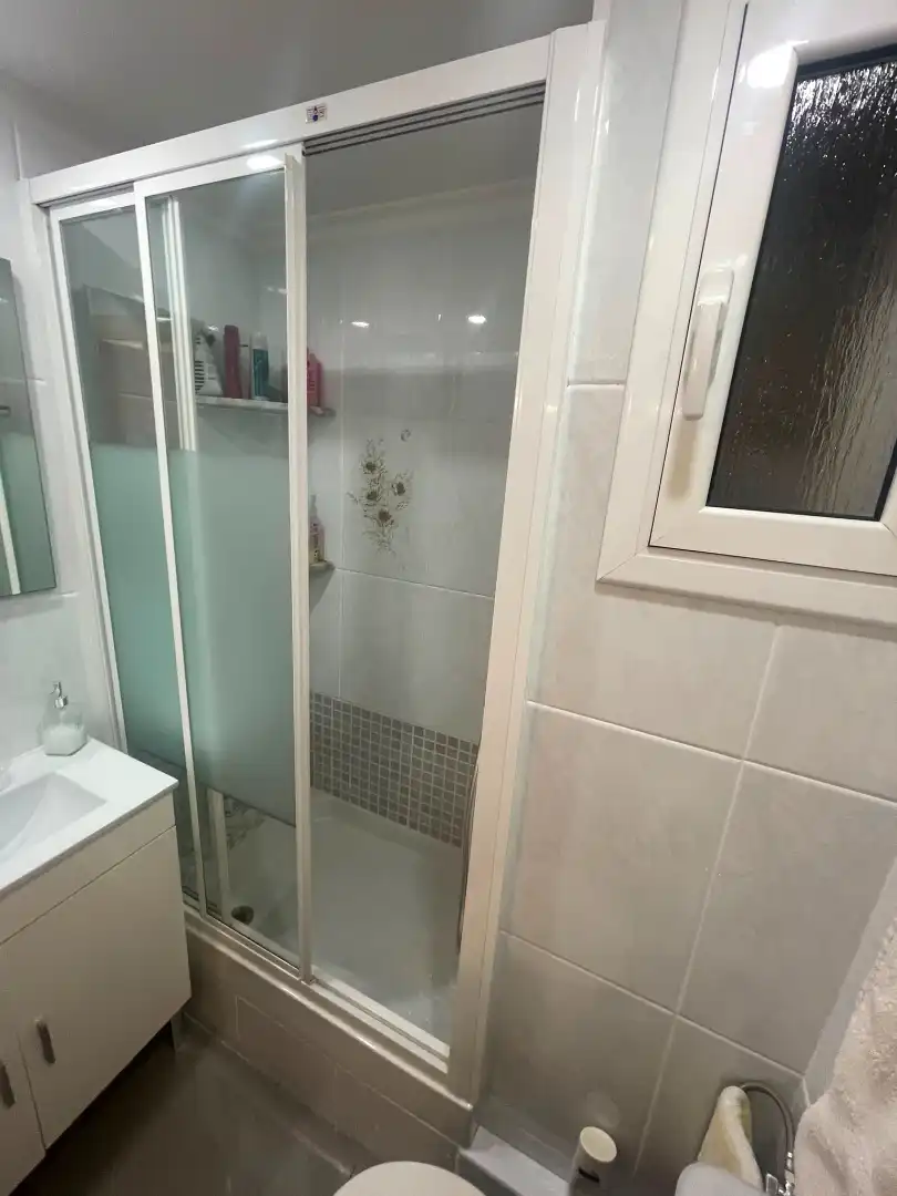 Bathroom of Flat for sale in Barcelona  with Air Conditioner, Heating and Furnished