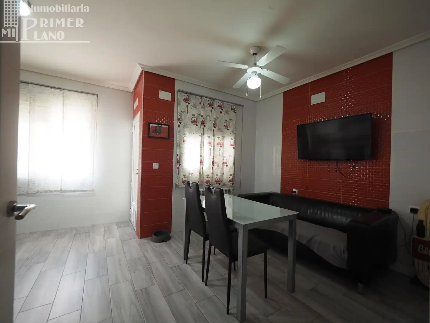 Sala de estar de Casa adosada en venta en Tomelloso con Aire acondicionado, Calefacción y Amueblado