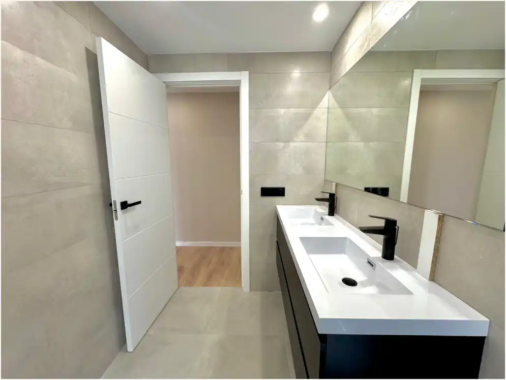 Baño de Casa adosada en venta en Vilanova i la Geltrú con Aire acondicionado, Terraza y Horno