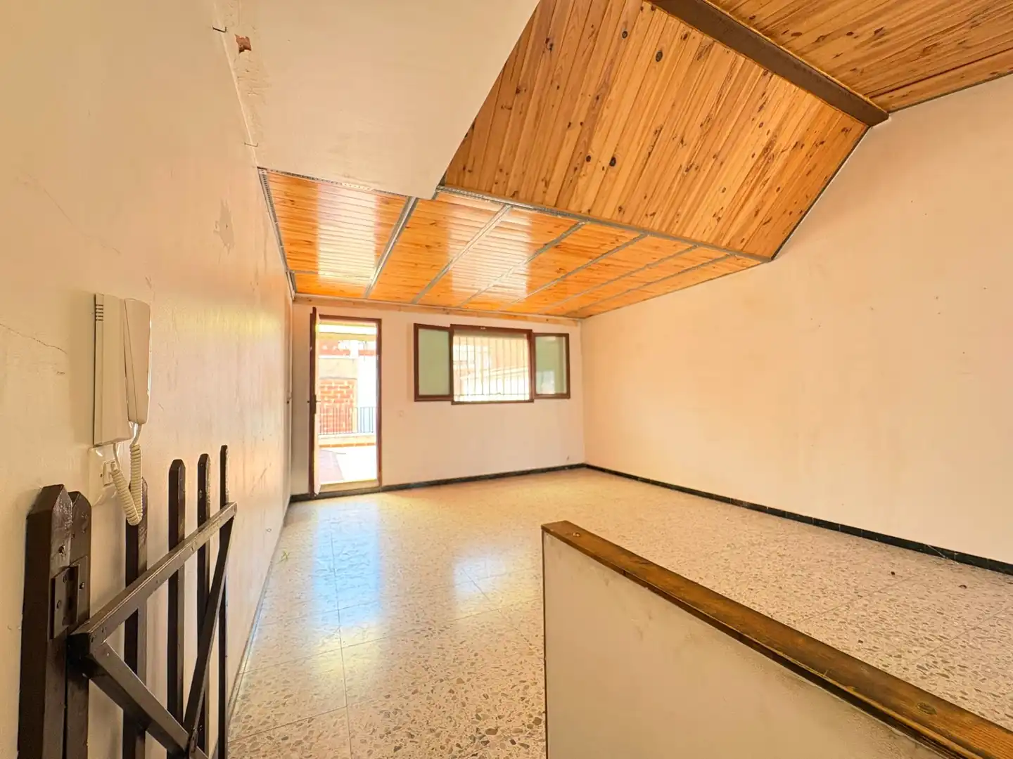 Einfamilien-Reihenhaus zum Verkauf in Terrassa mit Klimaanlage, Heizung und Terrasse