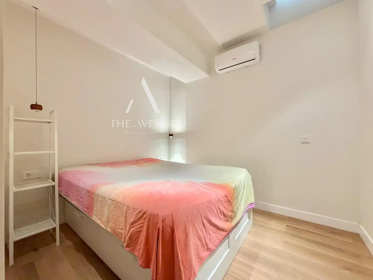 Bedroom of Flat for sale in Madrid  with Air Conditioner, Storage room and Furnished
