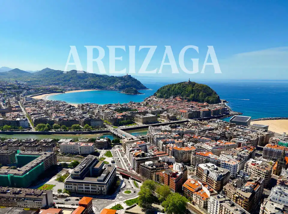 Vista exterior de Piso en venta en Donostia - San Sebastián  con Calefacción y Balcón
