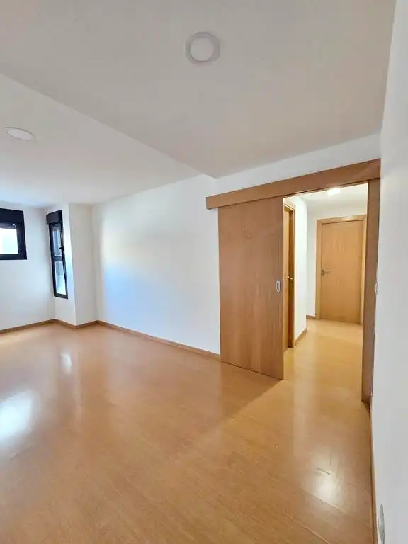 Wohnung zur Miete in Valdemoro mit Heizung, Parkett und Ofen