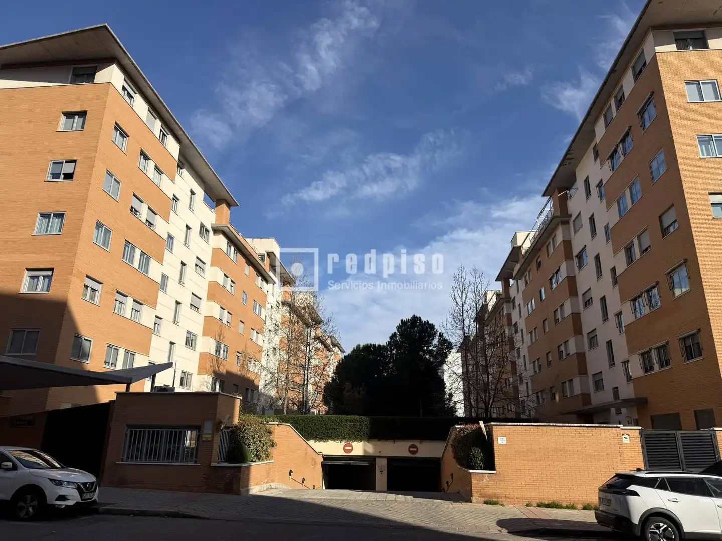 Vista exterior de Pis en venda en Madrid amb Calefacció, Jardí privat i Parquet