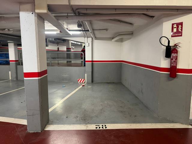 Garaje en Alquiler en Carrer de la Cisterna en Barri del Centre