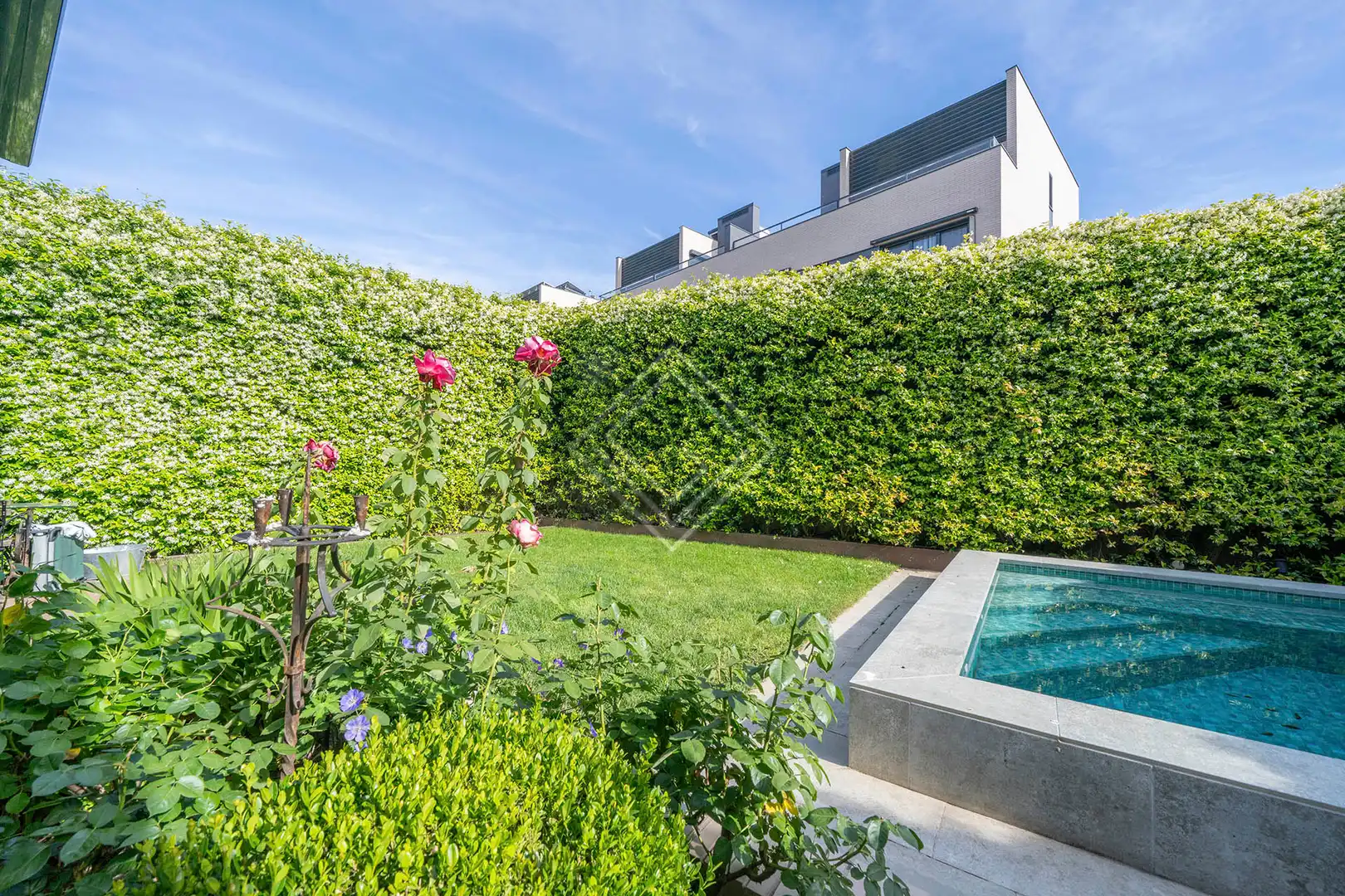 Garten von Einfamilien-Reihenhaus zum Verkauf in Madrid mit Klimaanlage, Heizung und Privatgarten