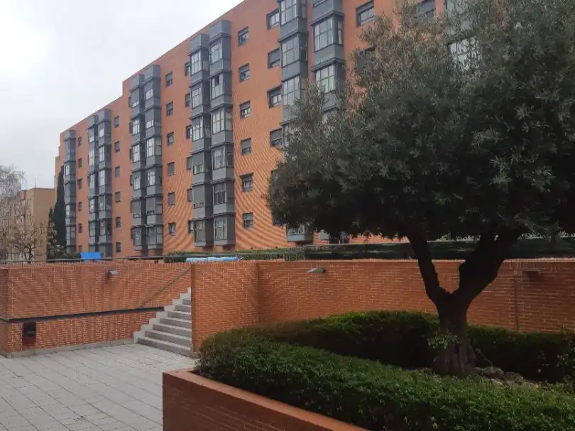 Vista exterior de Garatge de lloguer en Madrid amb Alarma