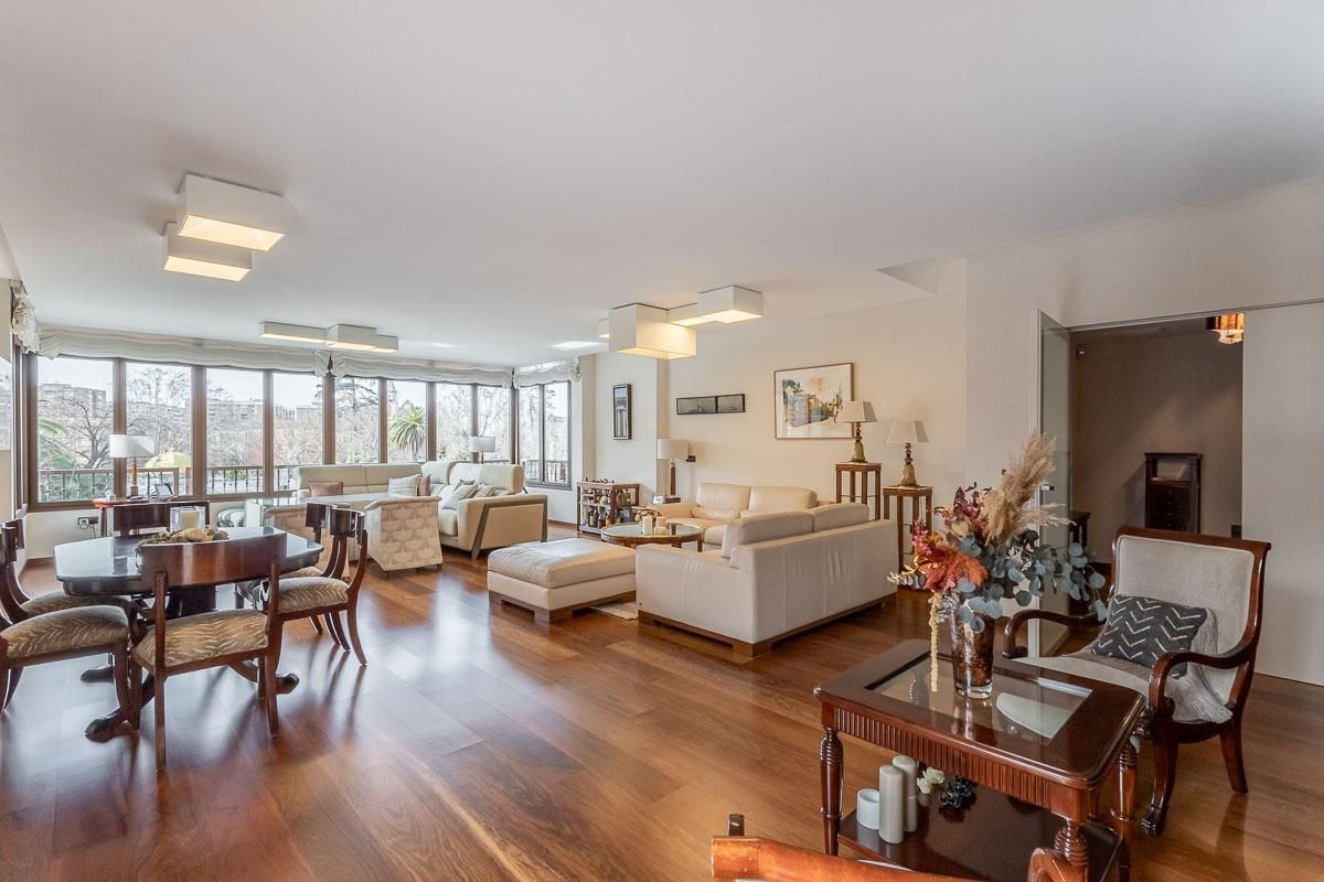 Living room of Flat for sale in  Granada Capital  with Air Conditioner, Heating and Parquet flooring